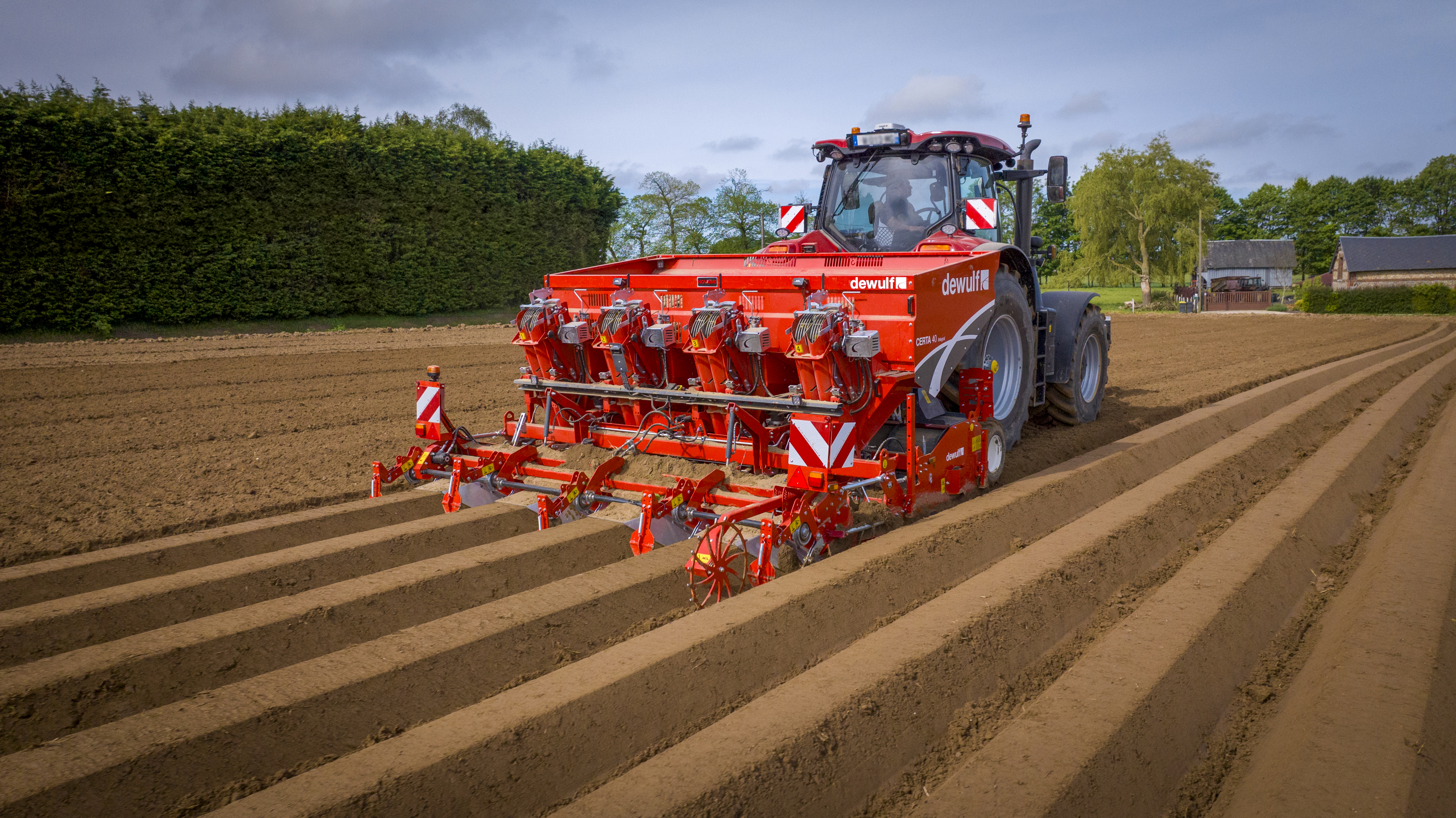 Planteuse à Godets à 4 Rangs Portée Avec Fraise Intégrée